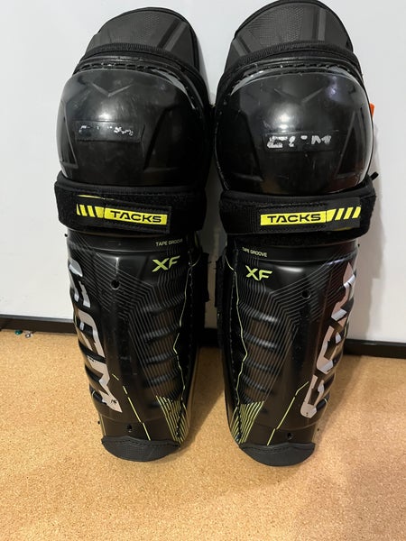 Junior CCM Tacks XF 11" Shin Pads (Used)
