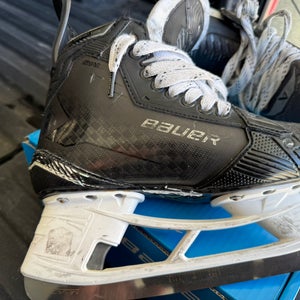 2024 Bauer Supreme Shadow Hockey Skates Regular Width 6 (Used)
