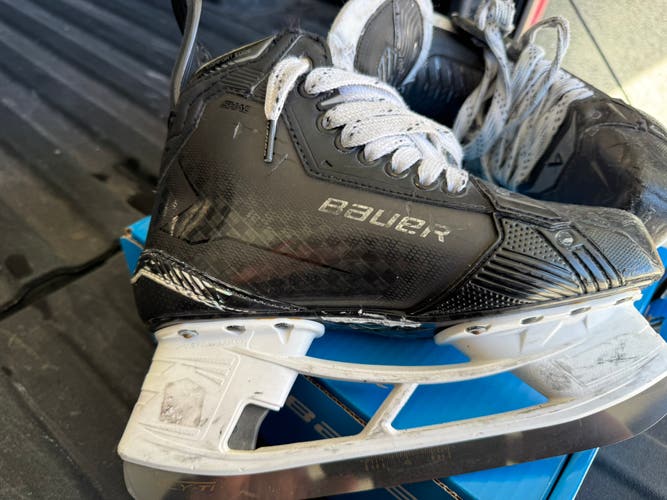 2024 Bauer Supreme Shadow Hockey Skates Regular Width 6 (Used)