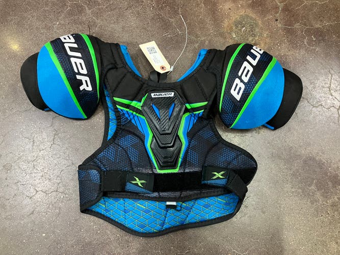 Medium Junior Bauer X Shoulder Pads (Used)