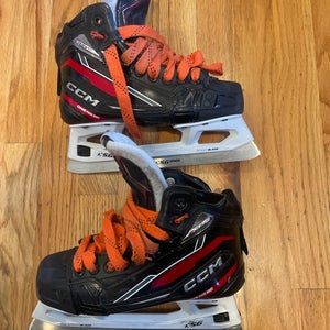 CCM EFlex 6.9 Hockey Goalie Skates Size 4 (Used)