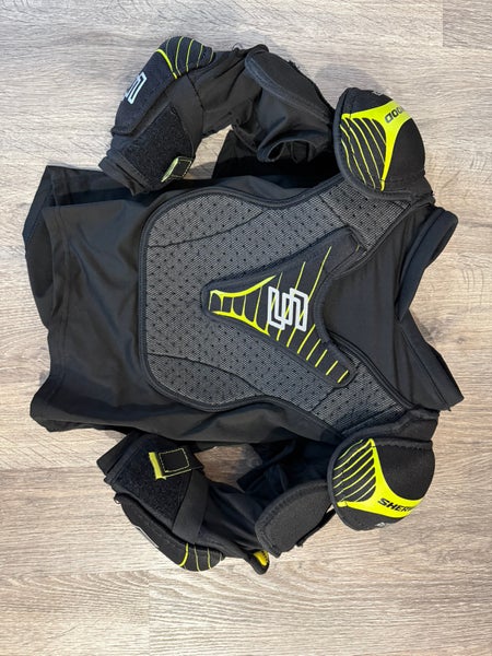 Large Youth Sher-Wood Rekker Shoulder Pads (Used)