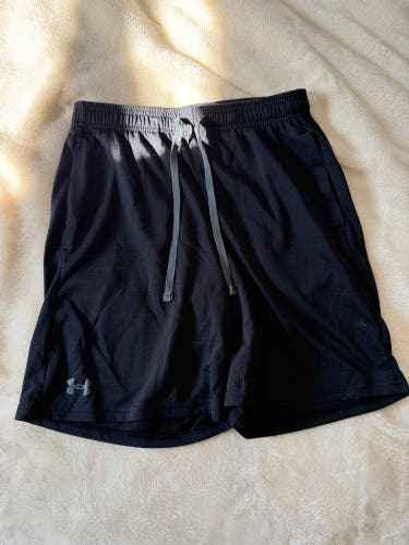 Black Medium Men's Under Armour Shorts (Used)