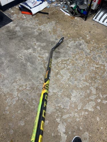 Senior Bauer Proto-R Hockey Stick Right Handed P92 77 Flex (Used)