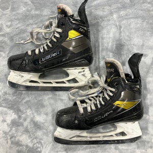 Intermediate Bauer Supreme 3S Pro Hockey Skates Size 5 (Used)