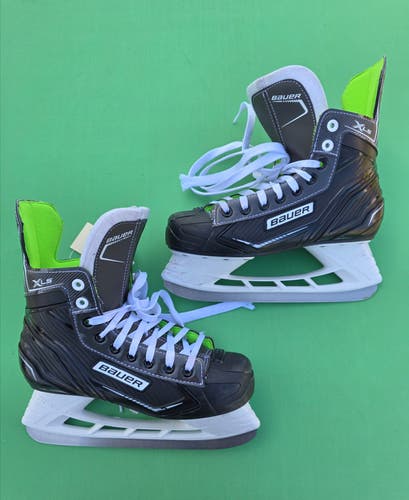Intermediate Bauer XLS Hockey Skates | Size 5 Regular Width