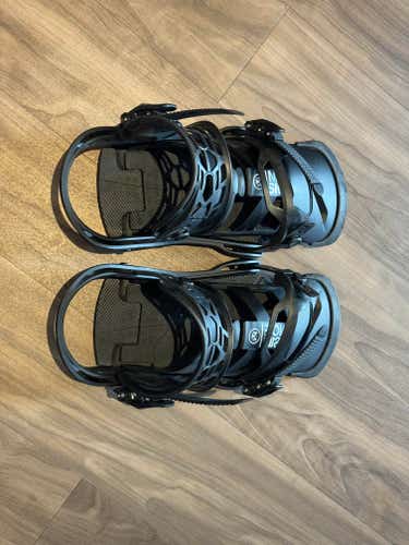 Men's Medium Burton MISSION Snowboard Bindings (Used)