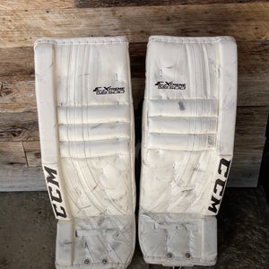 Intermediate CCM Extreme Flex 500 Goalie Leg Pads | 31" + 1"