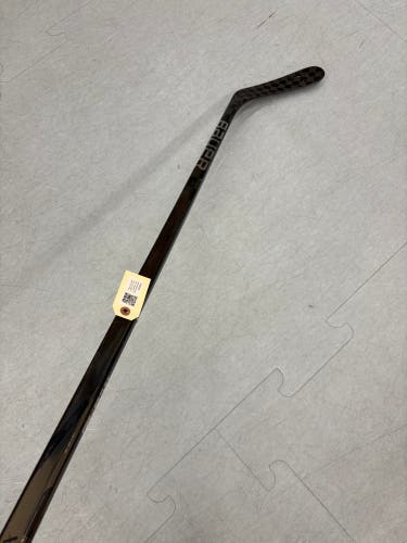 Intermediate Bauer Vapor Hyperlite 2 Hockey Stick Right Handed P92 55 Flex | 61.75"