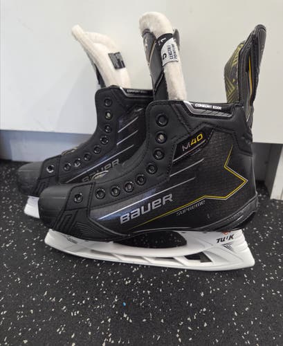 Bauer Supreme M40 Hockey Skates Regular Width Size 5 (Used)