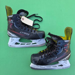 Junior Bauer Vapor X2.6 Hockey Skates Regular Width Size 4.5