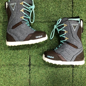 2017 Women's 6.0 Thirty Two Lashed Snowboard Boots (Used)