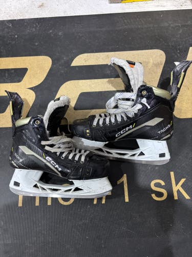 Senior CCM AS-V Hockey Skates 9 (Used)