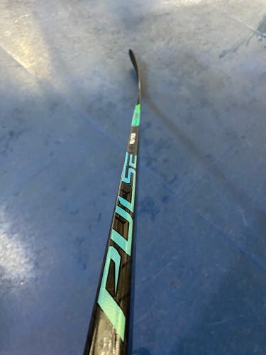 Senior Bauer Pulse Right Handed Hockey Stick P92 77 Flex (New)