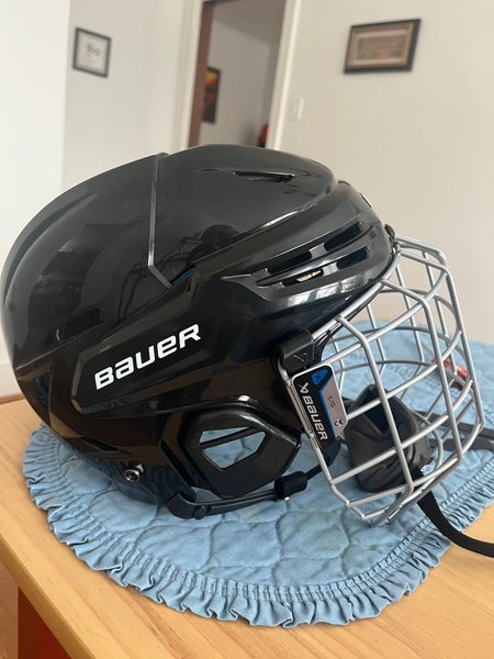 Large Bauer Re-Akt 55 Helmet (Used)