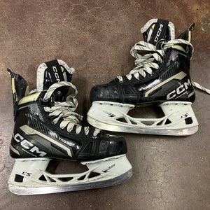 Intermediate CCM AS-V Hockey Skates Regular Width Size 5 (Used)