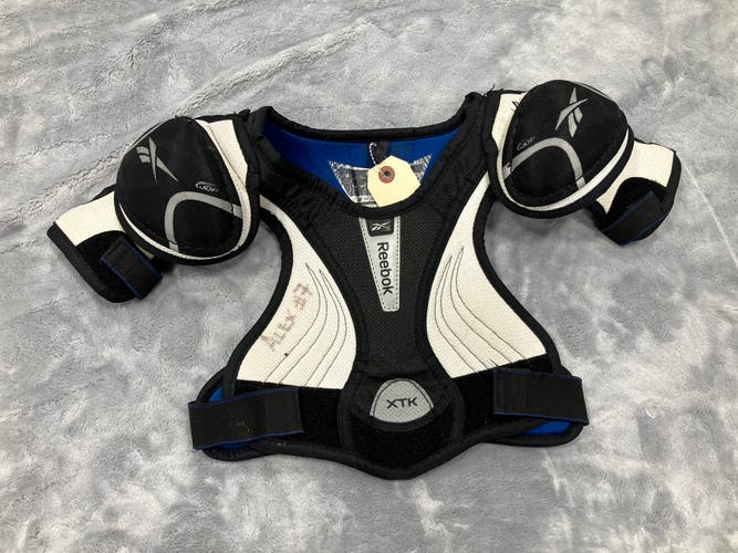 Large Youth Reebok xtk Shoulder Pads (Used)