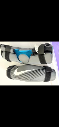 Large Youth Nike Arm Pads (Used)