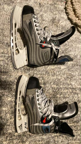 Bauer Hockey Skates Regular Width 9 (New)
