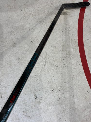 Senior CCM Vizion Hockey Stick Right Handed P29 70 Flex (Used)