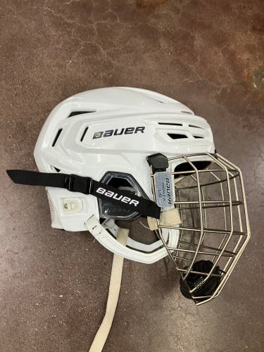 White Large Bauer Re-Akt 150 Helmet (Used)