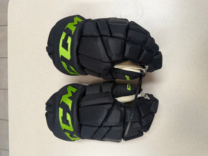 CCM Blackout Dallas Stars Gloves 14" Pro Stock (New)