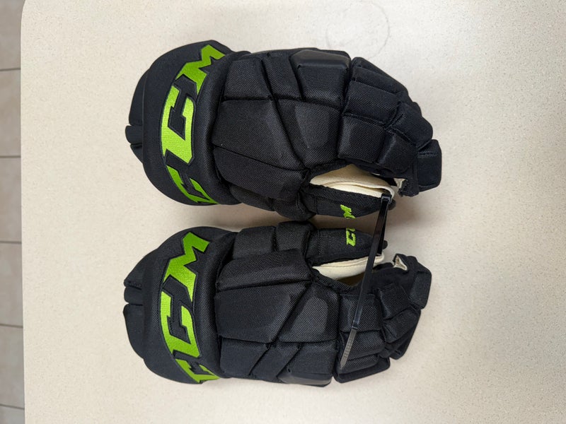 CCM Blackout Dallas Stars Gloves 14" Pro Stock (New)