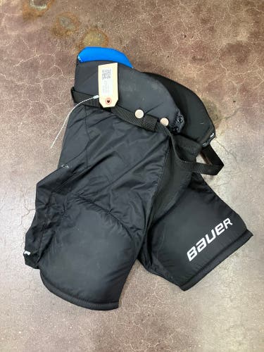 Black Youth Large Bauer MS-1 Hockey Pants (Used)