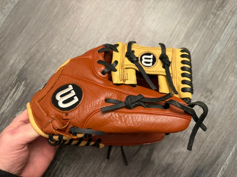 Wilson A500 RH Baseball Glove 11" (Used)