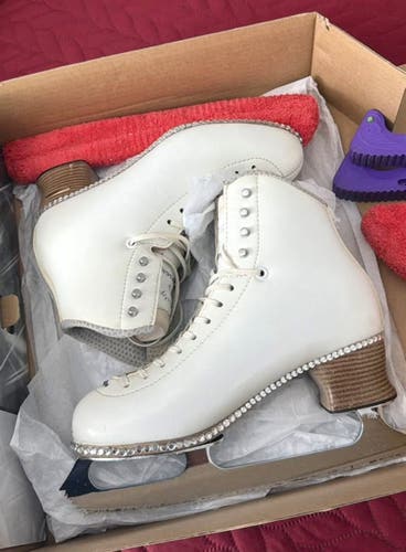 Jackson Ultima Freestyle Figure Skates Adult 8 (Used)