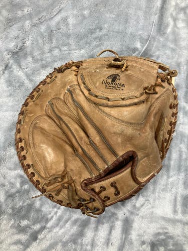 Brown Adult Nokona CM200 RH Baseball Glove 34" (Used)