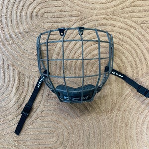 Medium CCM FM680 Cage (Used)