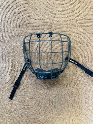 Medium CCM FM680 Cage (Used)