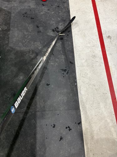 Senior Bauer Custom Hockey Stick Right Handed P92M 77 Flex (Used)