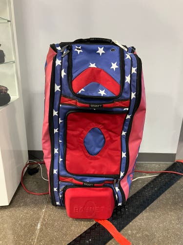 Adult Bownet Commander Catcher's Baseball Wheeled Bag 38" x 17" x 12" (Used)