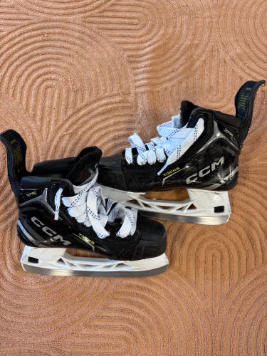 Intermediate CCM Tacks XF 80 Hockey Skates Regular Width Size 5 (Used)