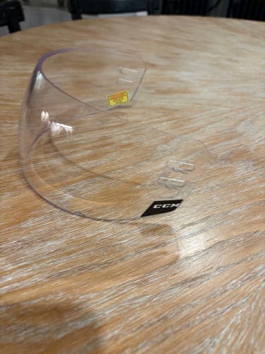 CCM VR24 visor. Good condition no scratches