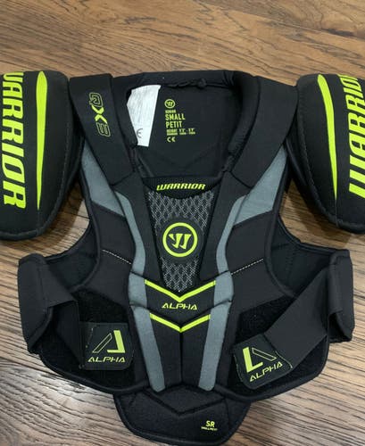 Small Senior Warrior Alpha QX3 Shoulder Pads (New)