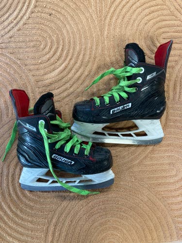 Youth Bauer NS Hockey Skates Regular Width 13 (Used)