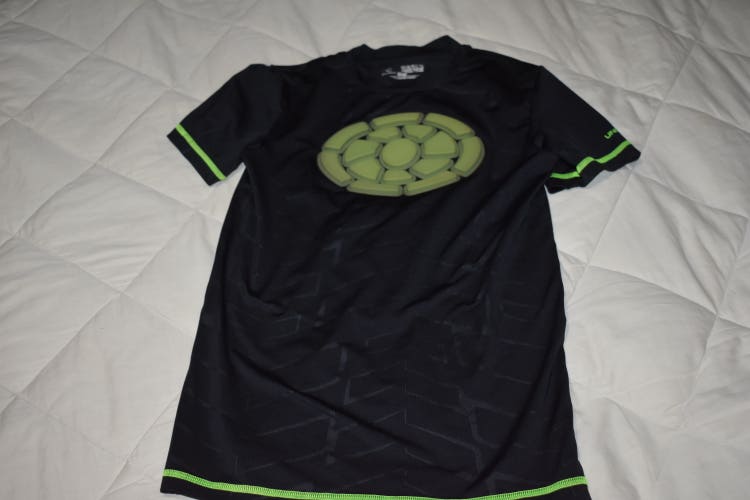 Under Armour Fitted Heat Gear Protective Compression Shirt, Black, Youth Medium