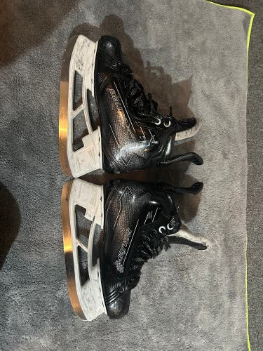 2024 Bauer Supreme M50 Pro Hockey Skates Regular Width Size 4 (Used)