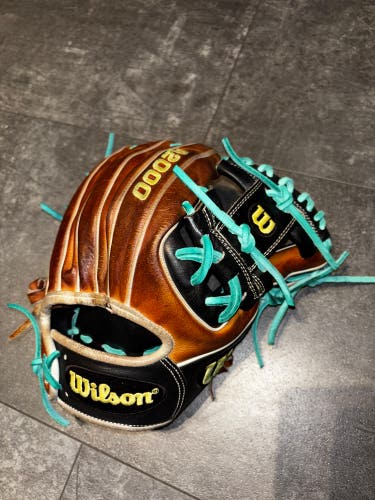 Wilson A2000 RH Infield Baseball Glove 11.25" (Used)