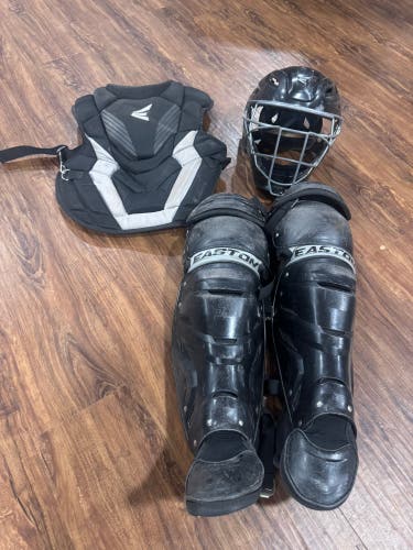 Black Easton Gametime Catcher's Set (Used)