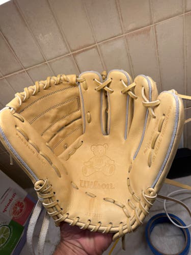 2025 Wilson Pro Staff RH Pitcher's Baseball Glove 11.75" (New)