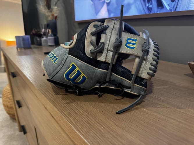 Wilson A2000 RH Baseball Glove 11.5" (Used)