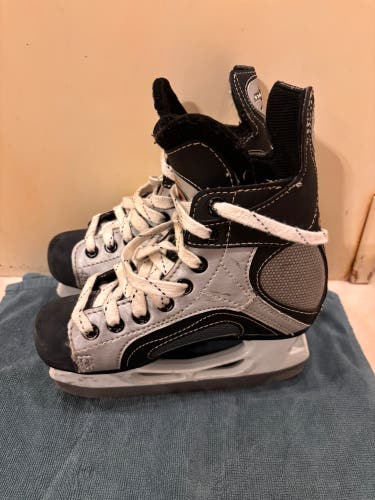 Easton Synergy 700 Hockey Skates Youth 13.5