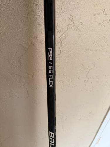 Intermediate Bauer Vapor Hyperlite Right Handed Hockey Stick P92 55 Flex (Used)