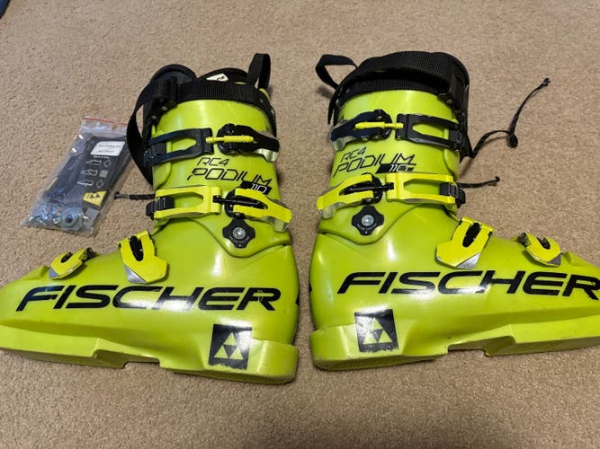 Mondo 25 & 25.5 Fischer Racing RC4 Podium Ski Boots Medium Flex (Used)