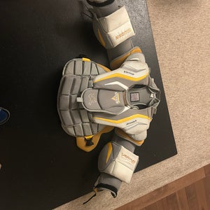 Small Vaughn Ventus LT88 Goalie Chest Protector (Used)