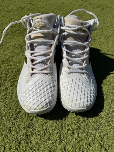 White Men's Size M 10.0 (W 11.0) Adult New Balance High Top Turf Cleats (Used)